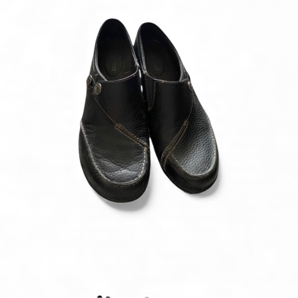 Clark’s women’s Black Leather shoes size 9.5